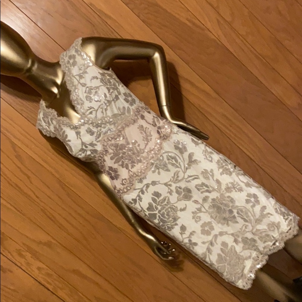 It’s wedding season!!!!Gorgeous evening dress by Tadashi Shoji